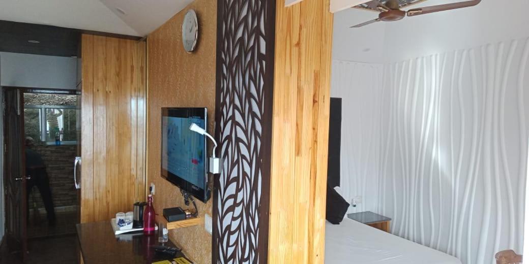 Blue Pine Resort Lansdowne Εξωτερικό φωτογραφία