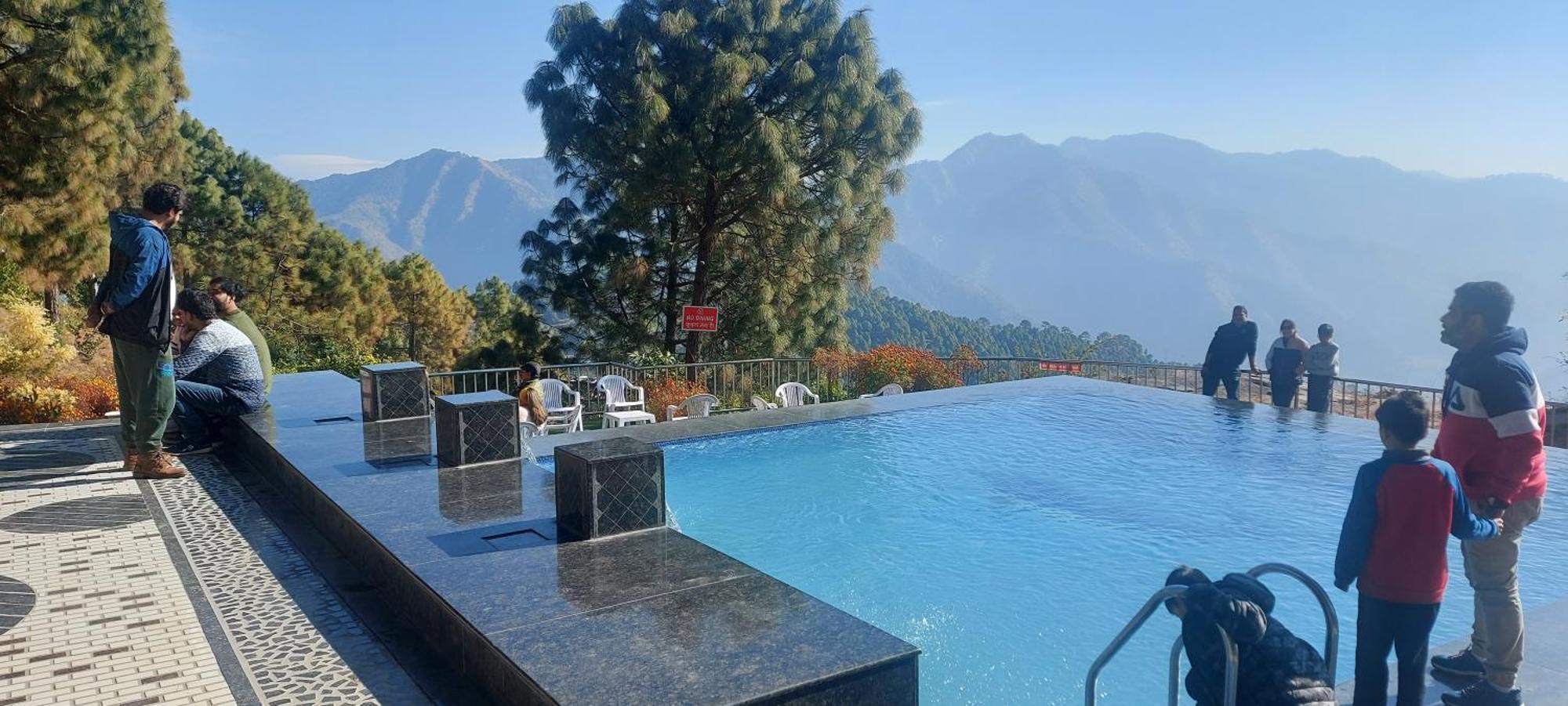 Blue Pine Resort Lansdowne Εξωτερικό φωτογραφία
